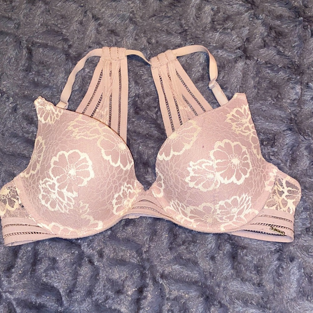 VS Pink lightly lined bra